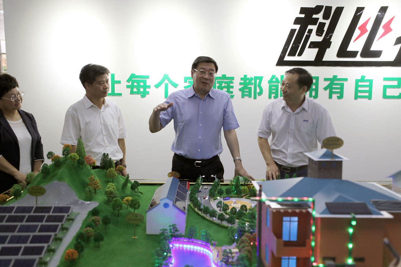 杜书记调研DUOBAO.COM多宝体育(中国大陆)科技公司.jpg